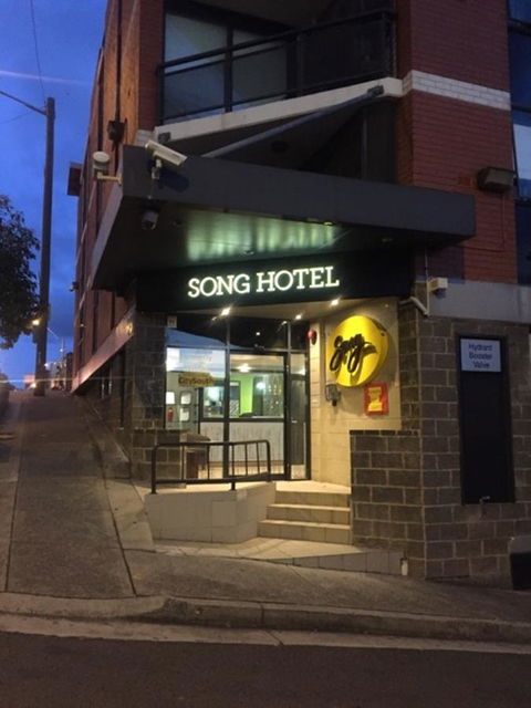 Hotel Hacienda - Accommodation Rockhampton 0