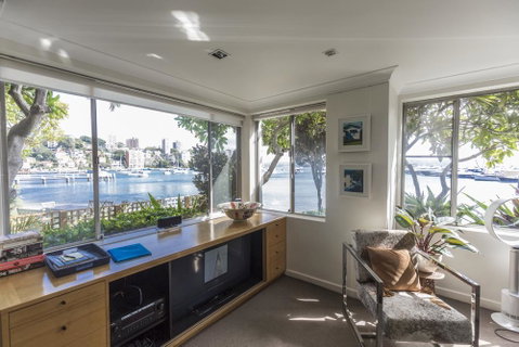 Waterfront Apartment Brimming With Inspirational Artwork - Accommodation Rockhampton 6