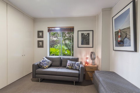 Waterfront Apartment Brimming With Inspirational Artwork - Accommodation Rockhampton 4