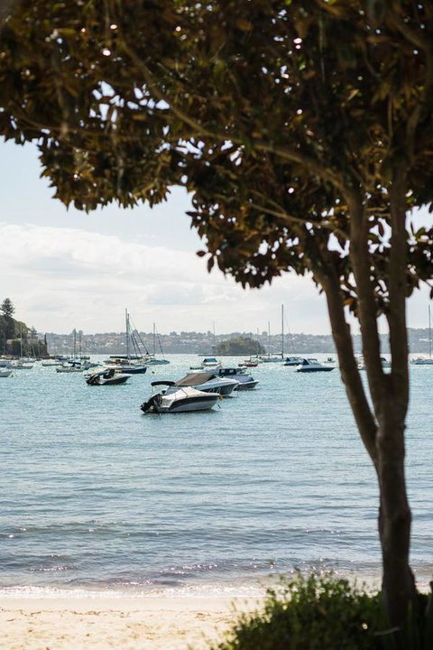 Waterfront Apartment Brimming With Inspirational Artwork - Accommodation Rockhampton 9