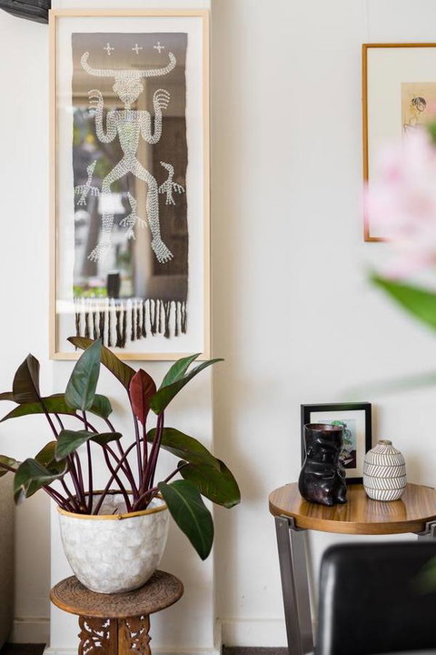 Waterfront Apartment Brimming With Inspirational Artwork - Accommodation Rockhampton 13