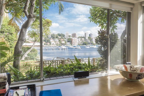 Waterfront Apartment Brimming With Inspirational Artwork - Accommodation Rockhampton 7