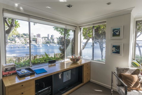 Waterfront Apartment Brimming With Inspirational Artwork - Accommodation Rockhampton 5