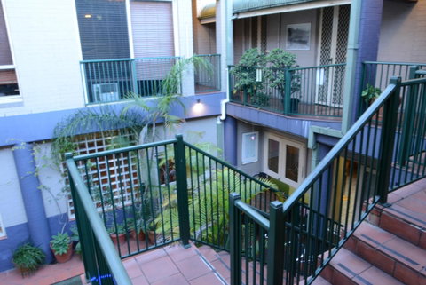 Newtown Backpackers - Accommodation Rockhampton 8