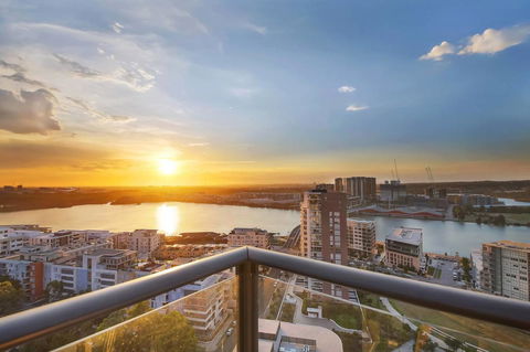 Stunning Sunset Water View 2BEDs On High Rises - Accommodation Rockhampton 4