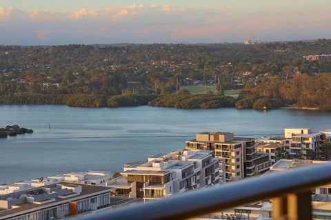 Stunning Sunset Water View 2BEDs On High Rises - Accommodation Rockhampton 7