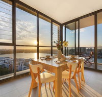 Stunning Sunset Water View 2BEDs on High Rises - Accommodation Rockhampton