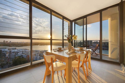 Stunning Sunset Water View 2BEDs On High Rises - Accommodation Rockhampton 0