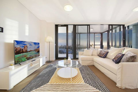 Stunning Sunset Water View 2BEDs On High Rises - Accommodation Rockhampton 5