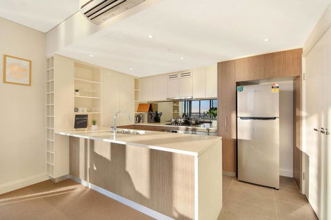 Stunning Sunset Water View 2BEDs On High Rises - Accommodation Rockhampton 8