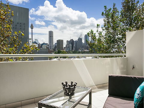 Lower Bridge And Sails - Executive 2BR Darlinghurst Apartment With Balcony And Rooftop Views - Accommodation Rockhampton 6