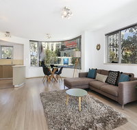 Lower Bridge and Sails - Executive 2BR Darlinghurst Apartment with Balcony and Rooftop Views - Accommodation Rockhampton