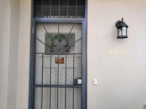 Cozy 5 Bed House In Sydney - Accommodation Rockhampton 9