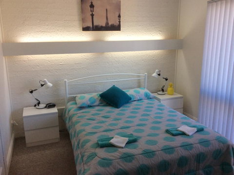 Como Lodge - Accommodation Rockhampton 0