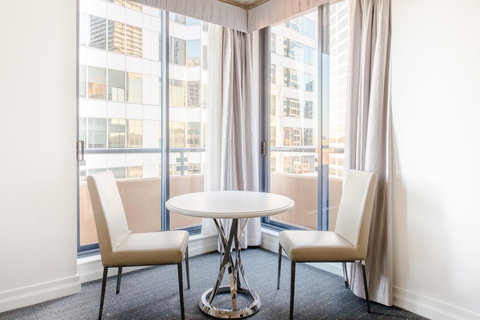 Seasons Harbour Plaza - Accommodation Rockhampton 1