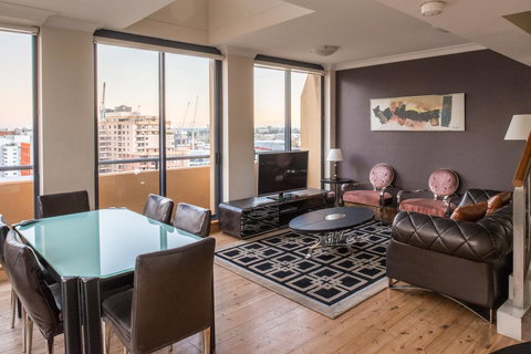 Seasons Harbour Plaza - Accommodation Rockhampton 13