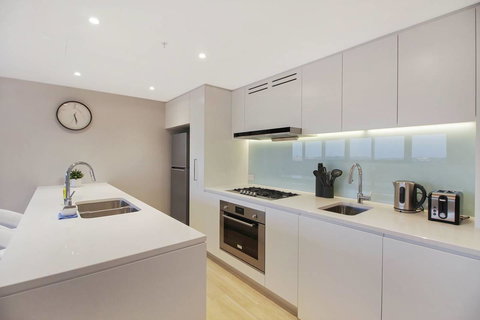 Brand New 3 Bedrooms Apt With Waterfront View - Accommodation Rockhampton 7