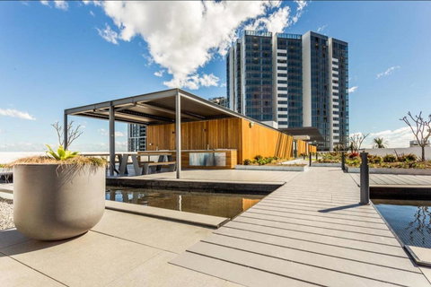 Brand New 3 Bedrooms Apt With Waterfront View - Accommodation Rockhampton 4