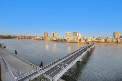 Brand New 3 Bedrooms Apt With Waterfront View - Accommodation Rockhampton 8