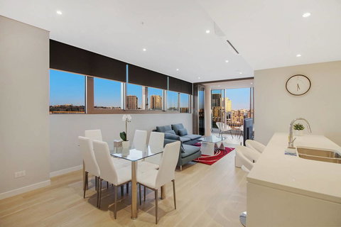 Brand New 3 Bedrooms Apt With Waterfront View - Accommodation Rockhampton 6