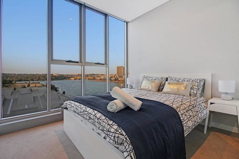 Brand New 3 Bedrooms Apt With Waterfront View - Accommodation Rockhampton 3