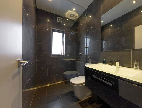 BONDI BEACH PRIME 1 Bedroom + Sunroom - Accommodation Rockhampton 1