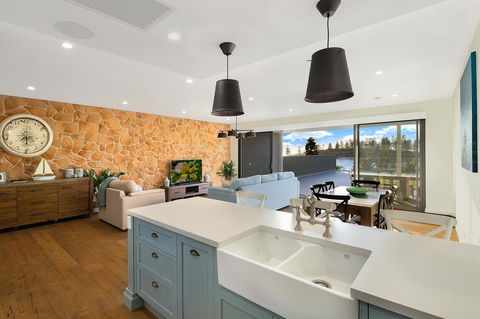 Belle Vue- Penthouse At Black Beach - Accommodation Rockhampton 4