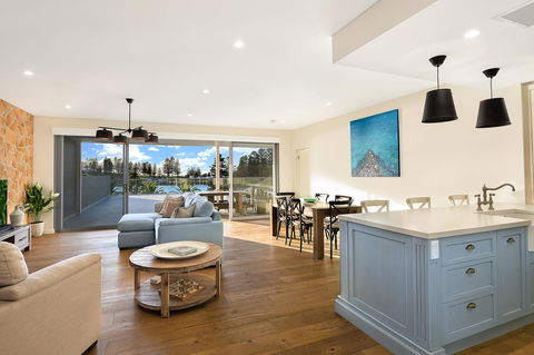 Belle Vue- Penthouse At Black Beach - Accommodation Rockhampton 3