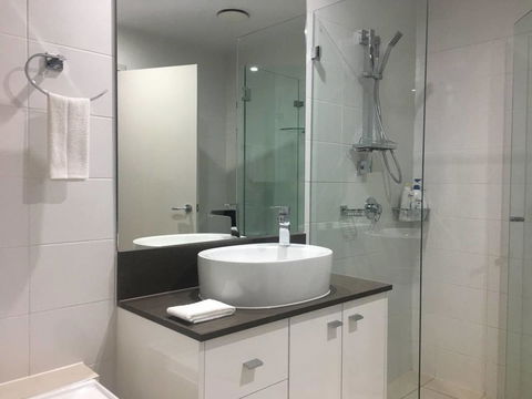 Specious Apartment With 2 Large Bedrooms - Accommodation Rockhampton 10
