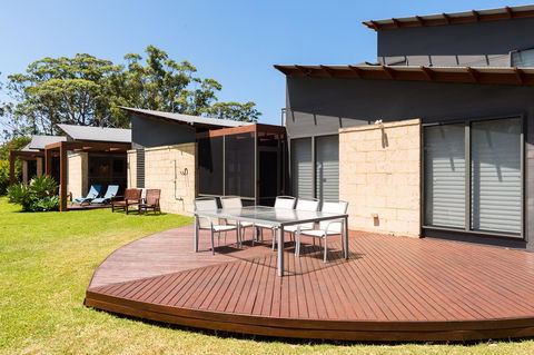 By The Beach B&B Self Contained Apartments - Accommodation Rockhampton 2