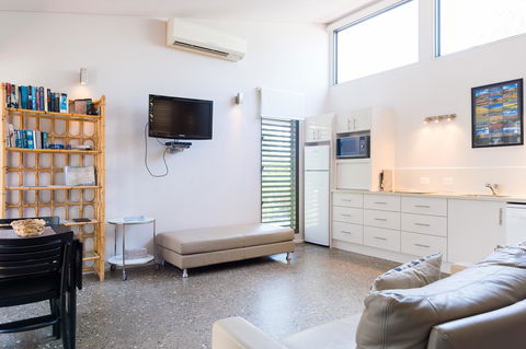 By The Beach B&B Self Contained Apartments - Accommodation Rockhampton 9