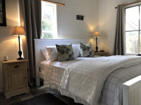 Arcadia - The Barn Cottage & Rosehill Cottage - Accommodation Rockhampton 3
