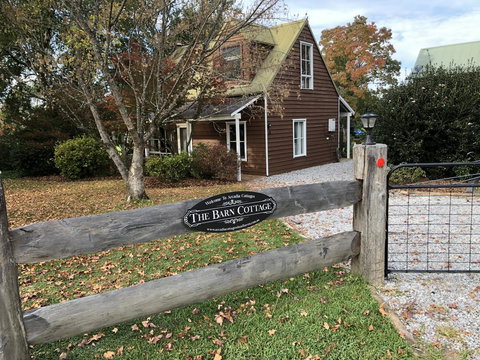 Arcadia - The Barn Cottage & Rosehill Cottage - Accommodation Rockhampton 1