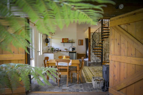 Arcadia - The Barn Cottage & Rosehill Cottage - Accommodation Rockhampton 9
