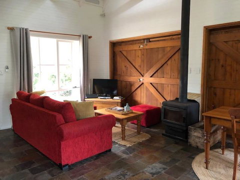 Arcadia - The Barn Cottage & Rosehill Cottage - Accommodation Rockhampton 10