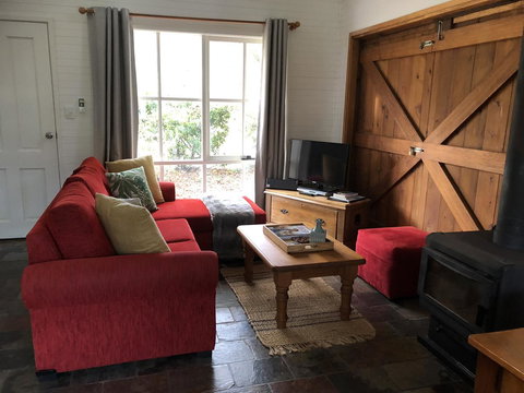 Arcadia - The Barn Cottage & Rosehill Cottage - Accommodation Rockhampton 8