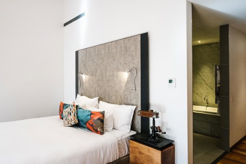 The Old Clare Hotel, Independent Collection By EVT - Accommodation Rockhampton 18