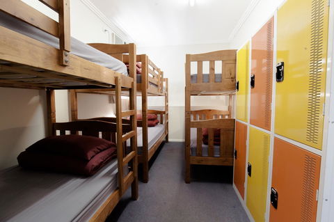 Mad Monkey Broadway - Accommodation Rockhampton 7