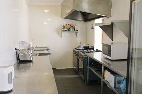 Mad Monkey Broadway - Accommodation Rockhampton 18