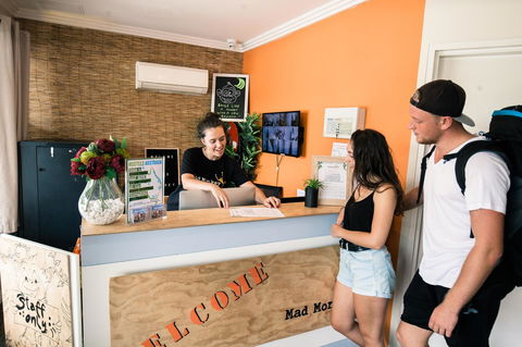 Mad Monkey Broadway - Accommodation Rockhampton 10
