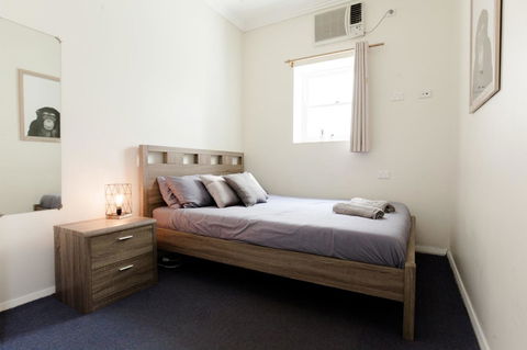 Mad Monkey Broadway - Accommodation Rockhampton 1