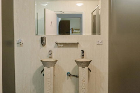 Mad Monkey Broadway - Accommodation Rockhampton 31
