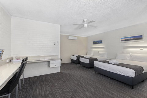 Coastal Bay Motel - Accommodation Rockhampton 11
