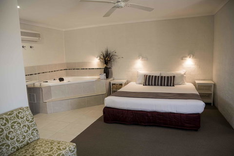 Coastal Bay Motel - Accommodation Rockhampton 26