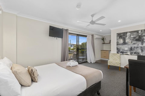 Coastal Bay Motel - Accommodation Rockhampton 2
