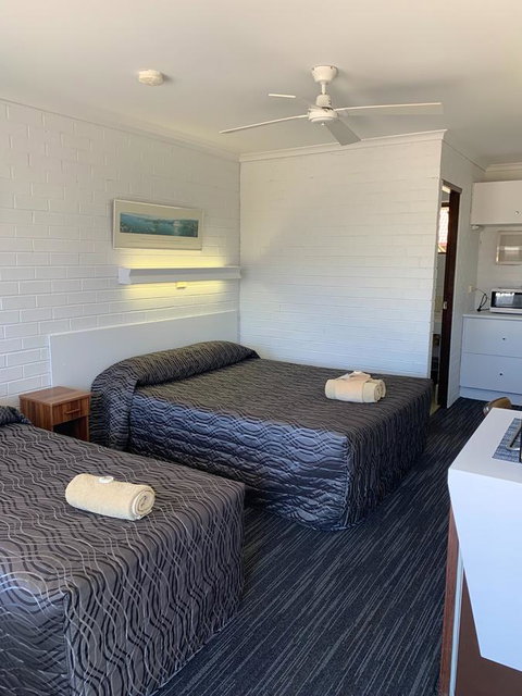 Coastal Bay Motel - Accommodation Rockhampton 33