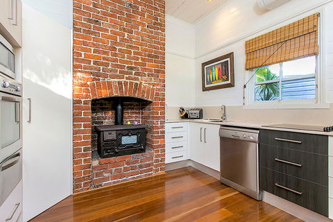 Gidget's Surf Shack - Accommodation Rockhampton 10