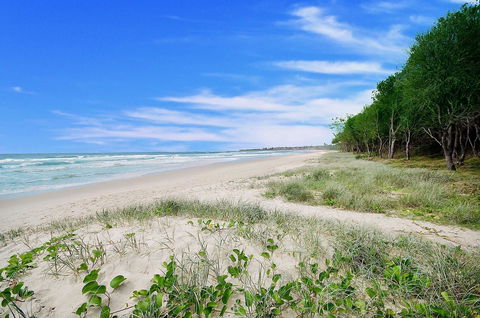 Casuarina Beachfront House - Hostie Properties - Accommodation Rockhampton 2