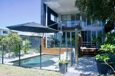 Casuarina Beachfront House - Hostie Properties - Accommodation Rockhampton 4