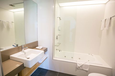 Alpha Hotel Eastern Creek - Accommodation Rockhampton 13